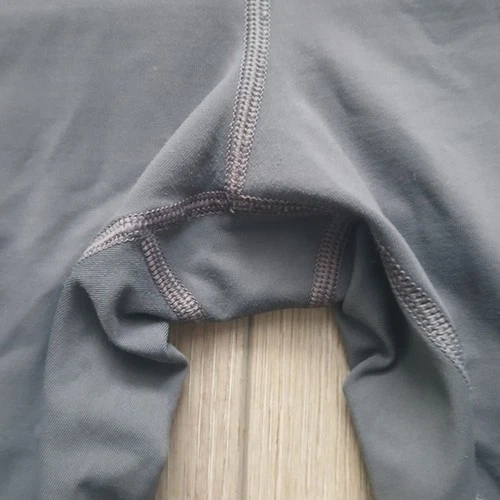 Lululemon Cropped Leggings - Grey w/ Black Side Panels - Size 4 - photo 5