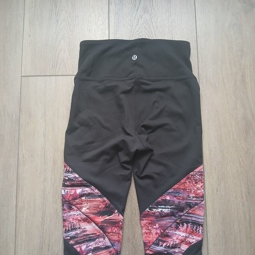 Lululemon Sculpted Panel Leggings - Size 4 - Black & Pink Print - photo 4