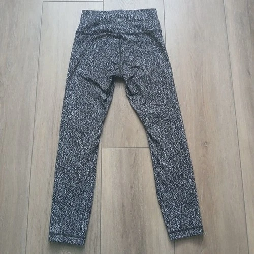 Lululemon Wunder Under Leggings Black & White Print Size 4 - photo 2