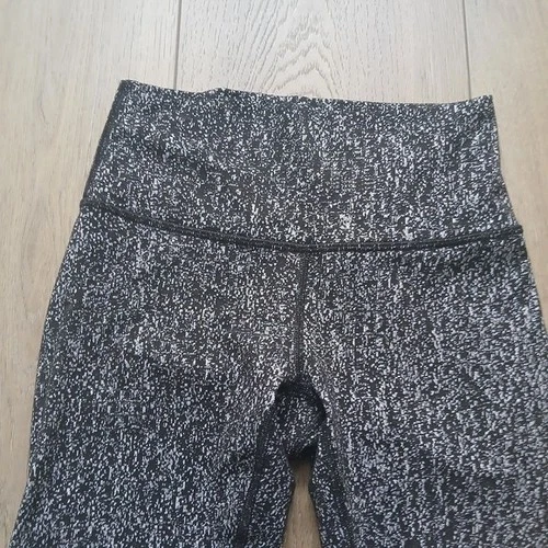 Lululemon Wunder Under Leggings Black & White Print Size 4 - photo 3