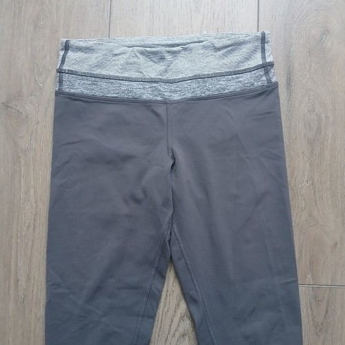 Lululemon Cropped Leggings Grey w/ Stripe Waistband Back Pocket - photo 4