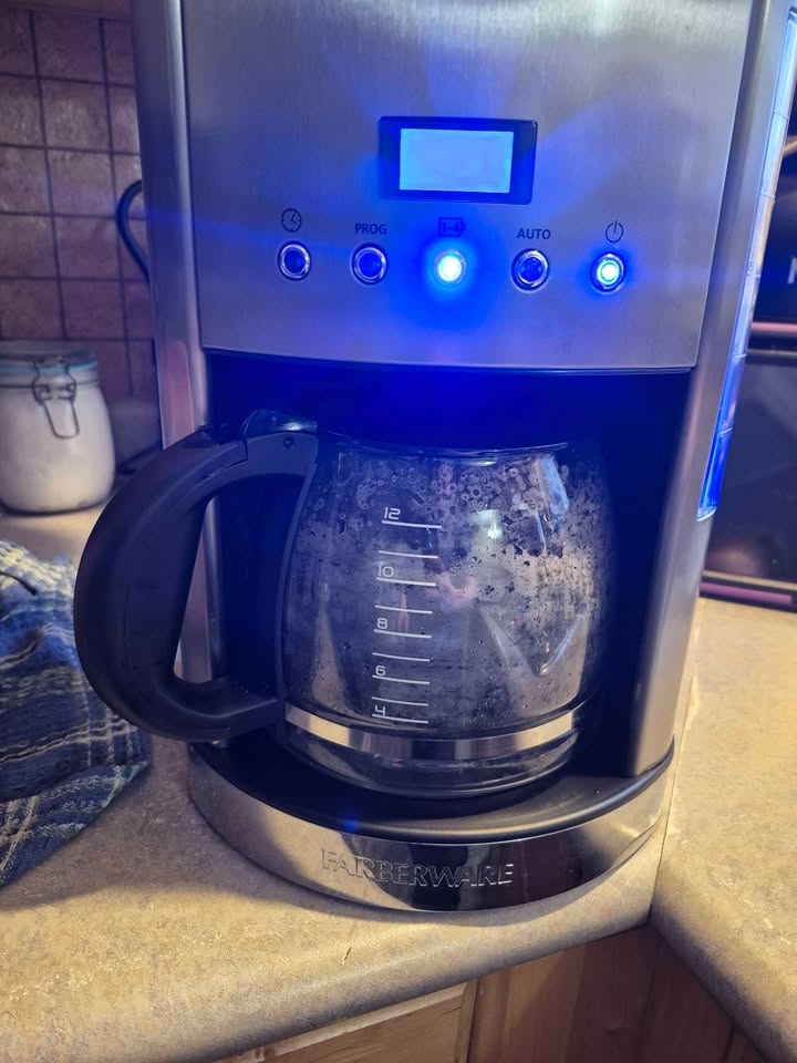 Farberware Coffee Maker and Filters - photo 2