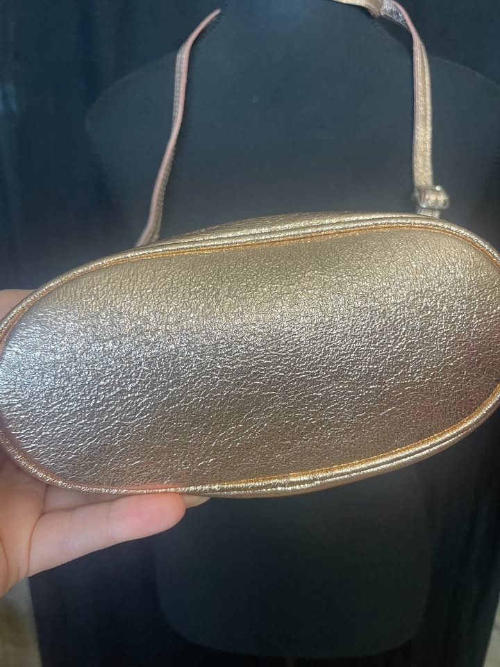 Small Rose gold shiny leather bag from Italy. Crossbody. - photo 2