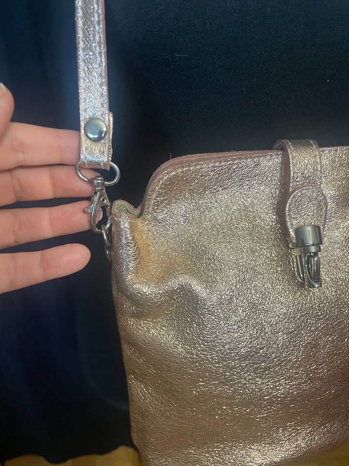 Small Rose gold shiny leather bag from Italy. Crossbody. - photo 3