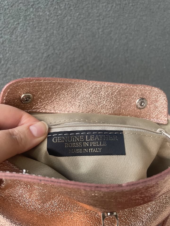 Small Rose gold shiny leather bag from Italy. Crossbody. - photo 5