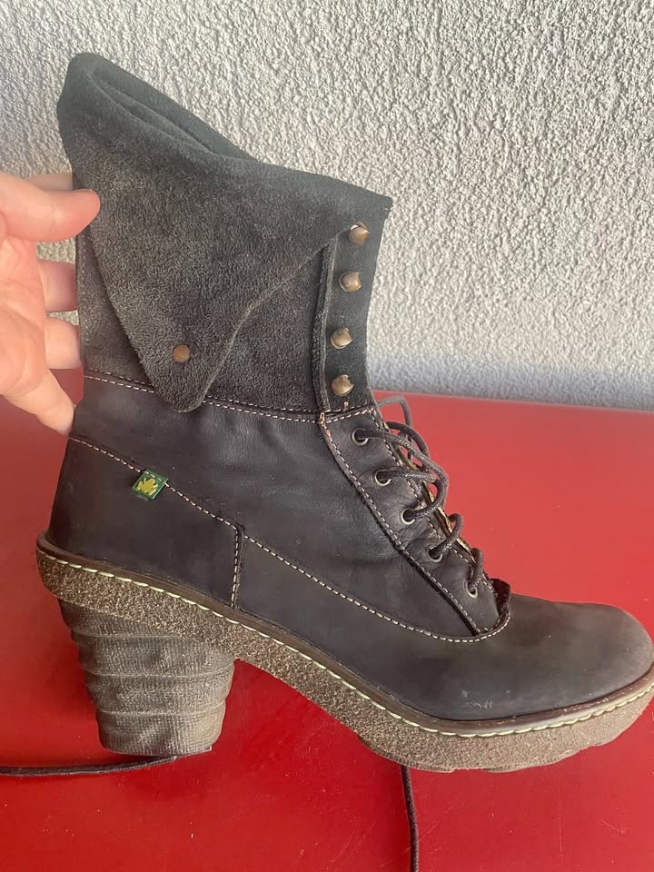 EL NATURALISTA NUBUCK ANKLE BOOTS SIZE 9 US / 39 EU