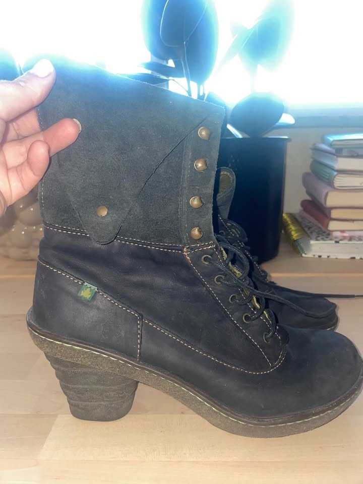 EL NATURALISTA NUBUCK ANKLE BOOTS SIZE 9 US / 39 EU - photo 2