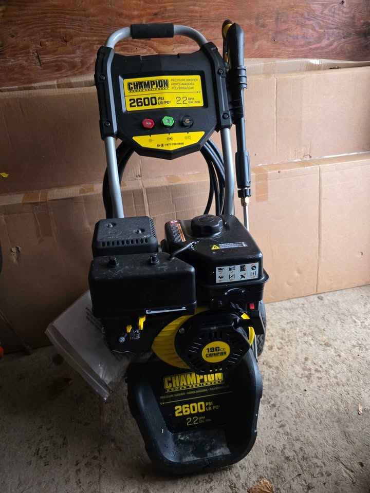 Champion 2600PSI Gas Pressure Washer For Sale - photo 2