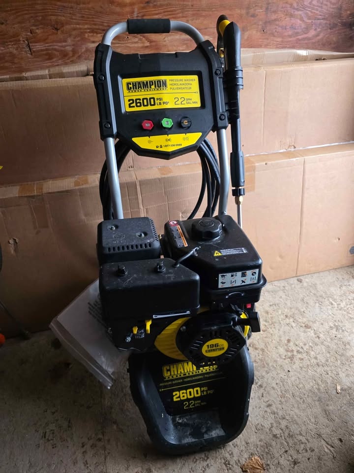 Champion 2600PSI Gas Pressure Washer For Sale - photo 3