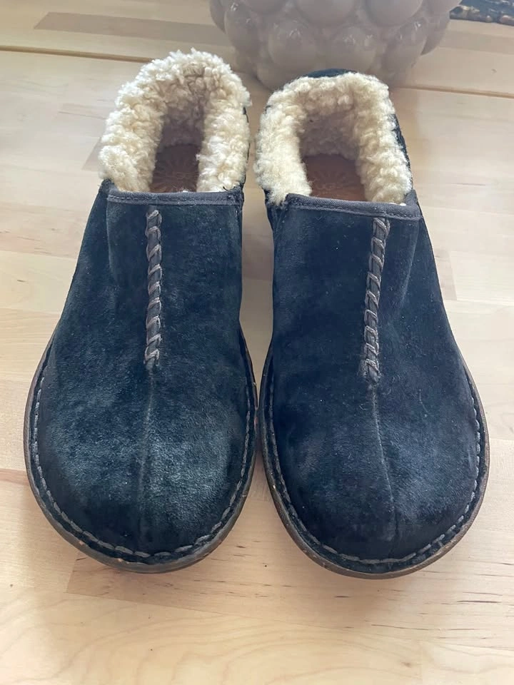UGG Bettey Black Sheepskin Slip On Loafers US 7.5