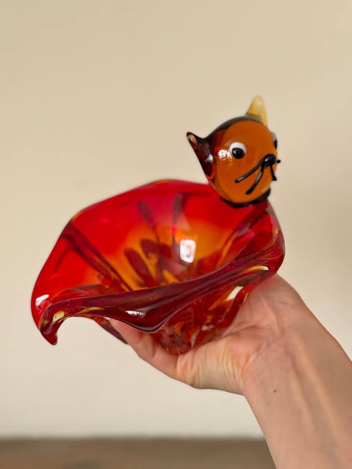 Vintage Mid-Century Art Glass Cat Bowl – Amber & Red Murano Styl
