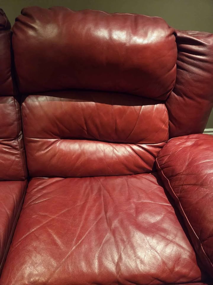 Red couch (NEED GONE) - photo 2