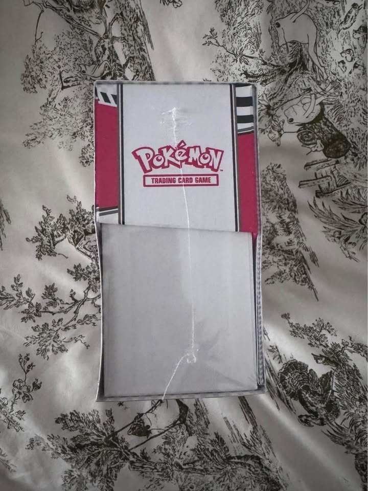 Pokemon White Bolt ETB - photo 2
