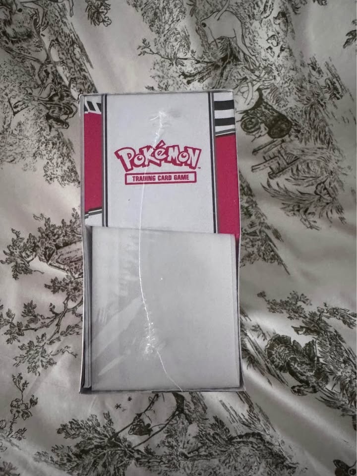 Pokemon White Bolt ETB - photo 3