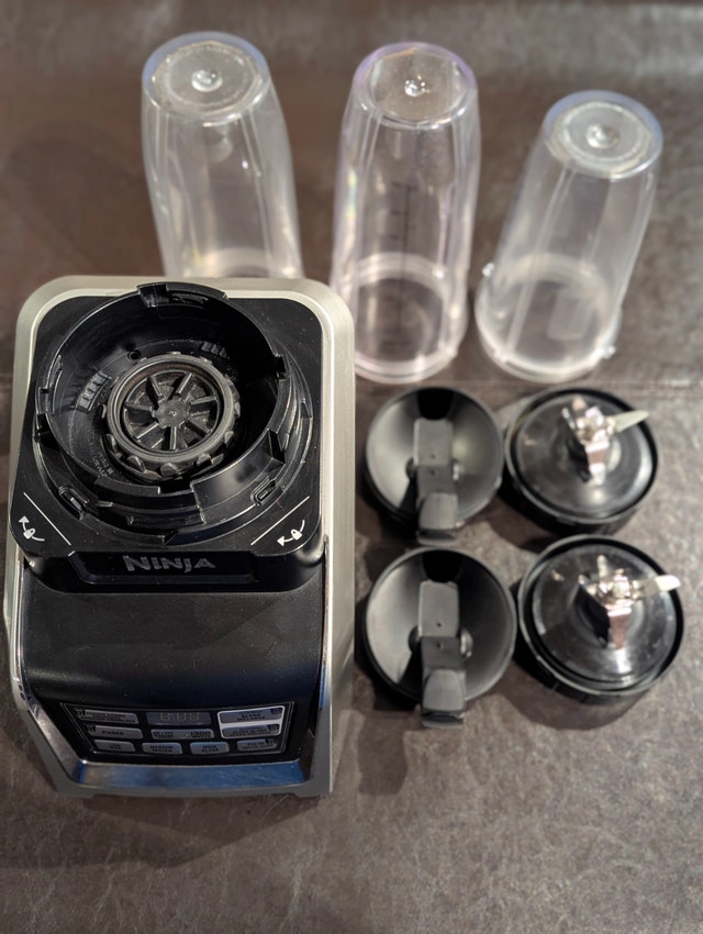 LIKE NEW Ninja Blender 1300W BL641C Personal Blender