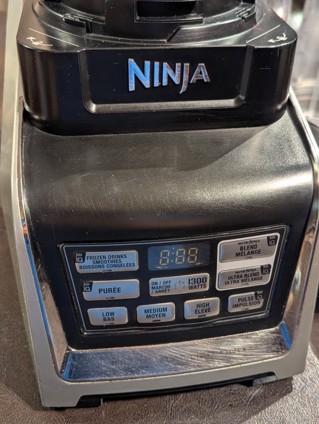 LIKE NEW Ninja Blender 1300W BL641C Personal Blender - photo 2