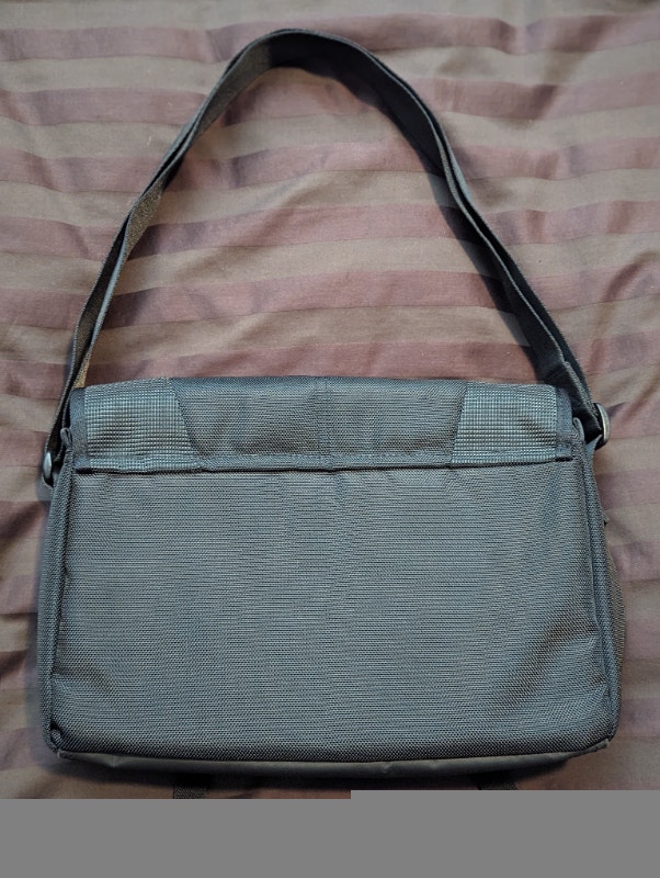 Brand New Targus TSM101 12.1" Nylon Messenger Bag - photo 2