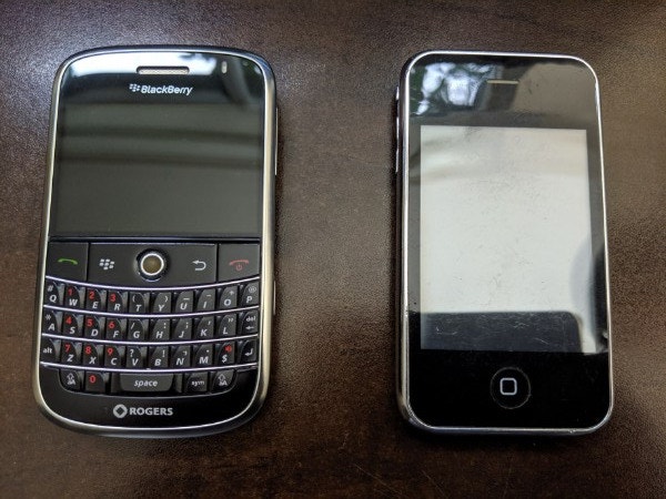 Classic Vintage Cell Phones: iPhone 3G, BB 9000