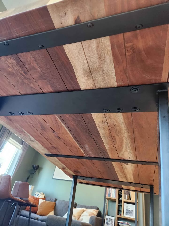 Solid Wood Table with metal legs - photo 3