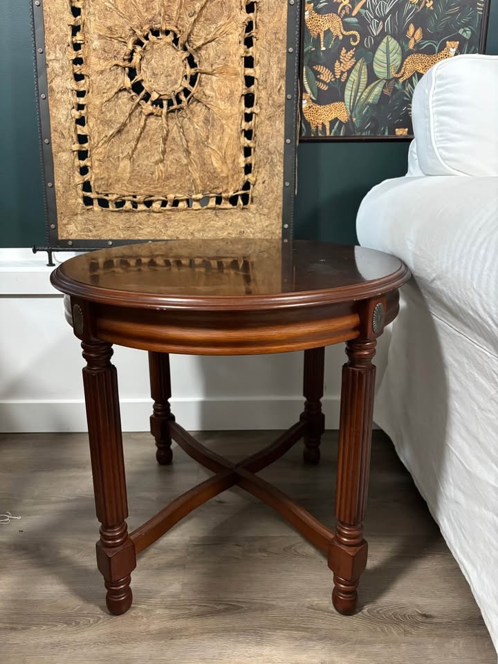 Medallion style side table - photo 2