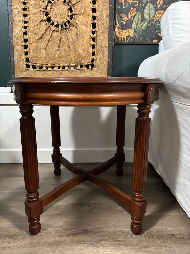 Medallion style side table - photo 3