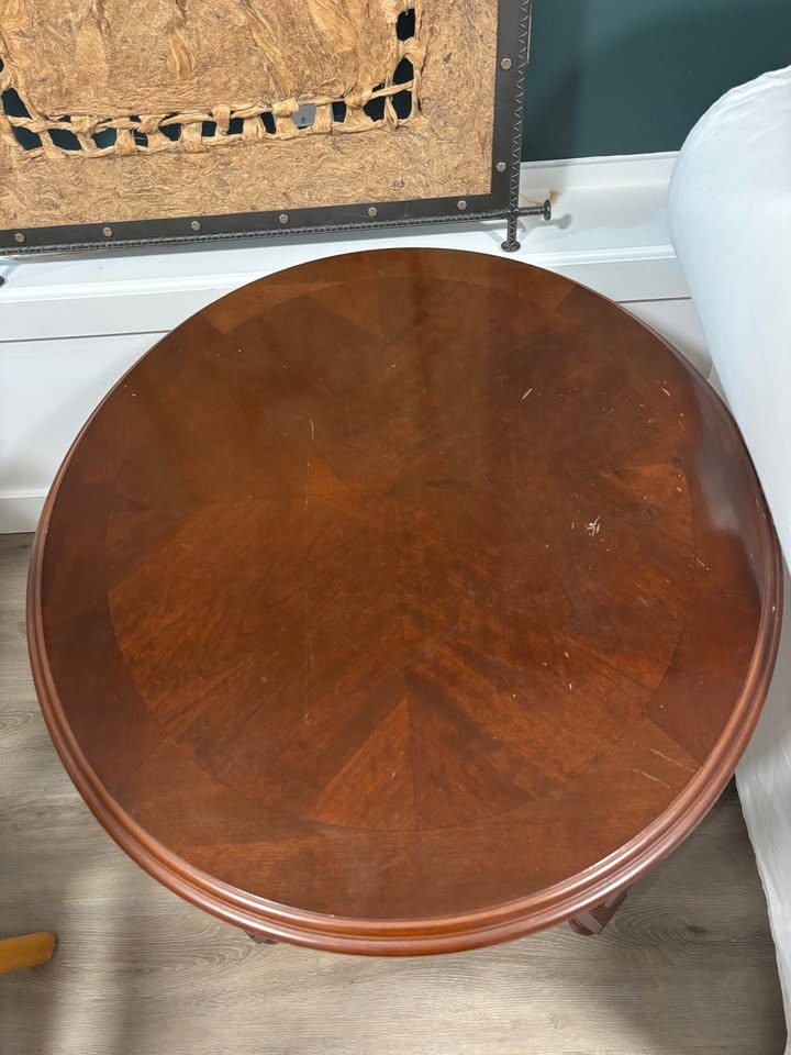 Medallion style side table - photo 4