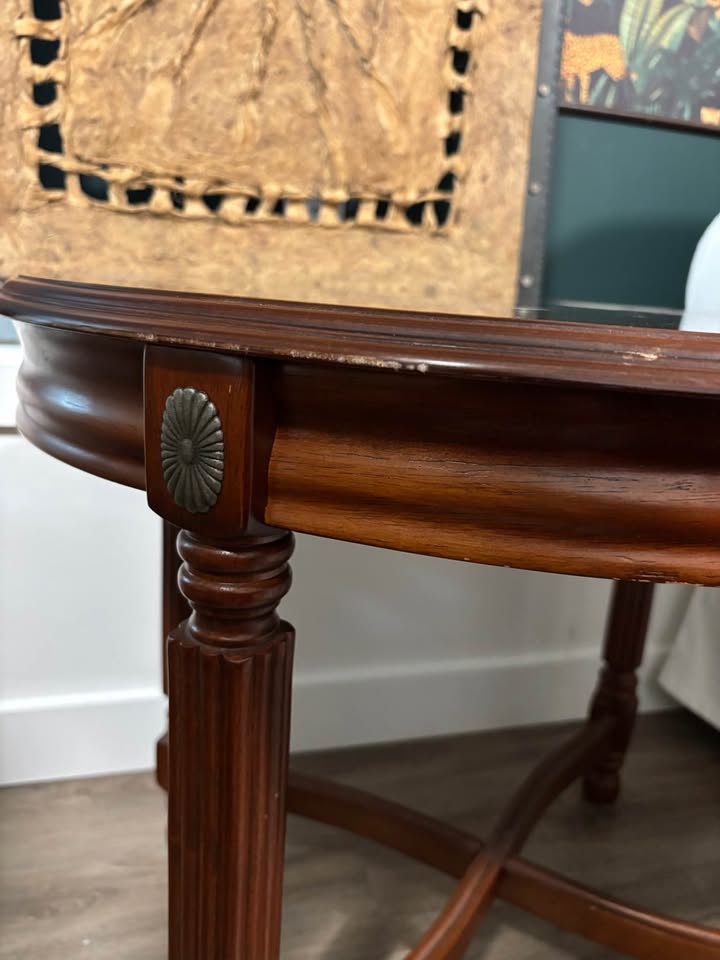 Medallion style side table - photo 5