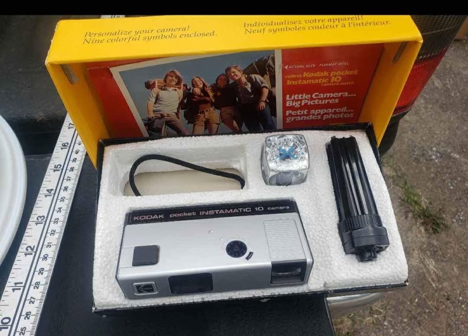 Vintage Kodak Pocket Instamatic 10 Camera Outfit - photo 2