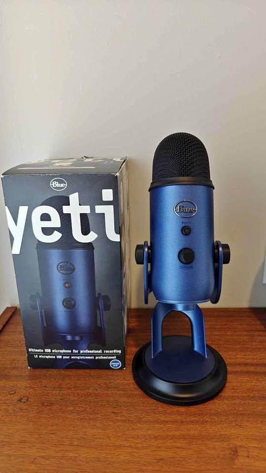 Blue Microphones Yeti USB Microphone - Midnight Blue