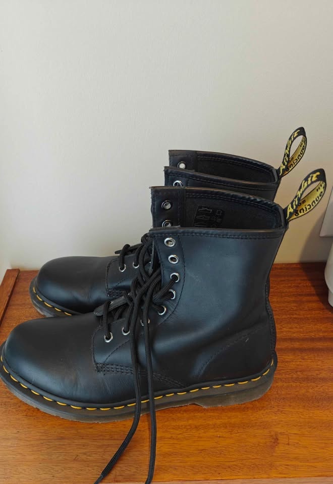 1460 Doc Martens - Ladies 9 W - photo 4