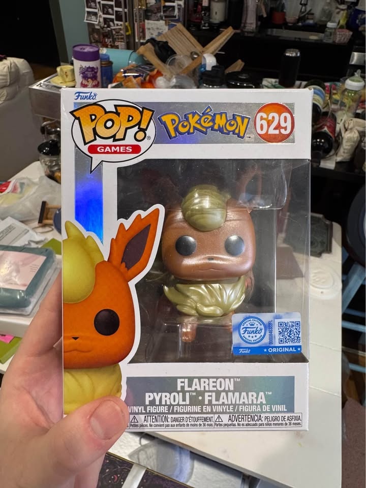 Pokemon Center Exclusive Jolteon & Flareon Funko Pops #628 & #62 - photo 2