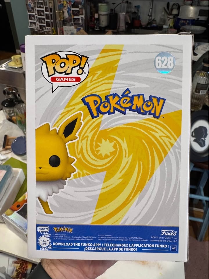 Pokemon Center Exclusive Jolteon & Flareon Funko Pops #628 & #62 - photo 4