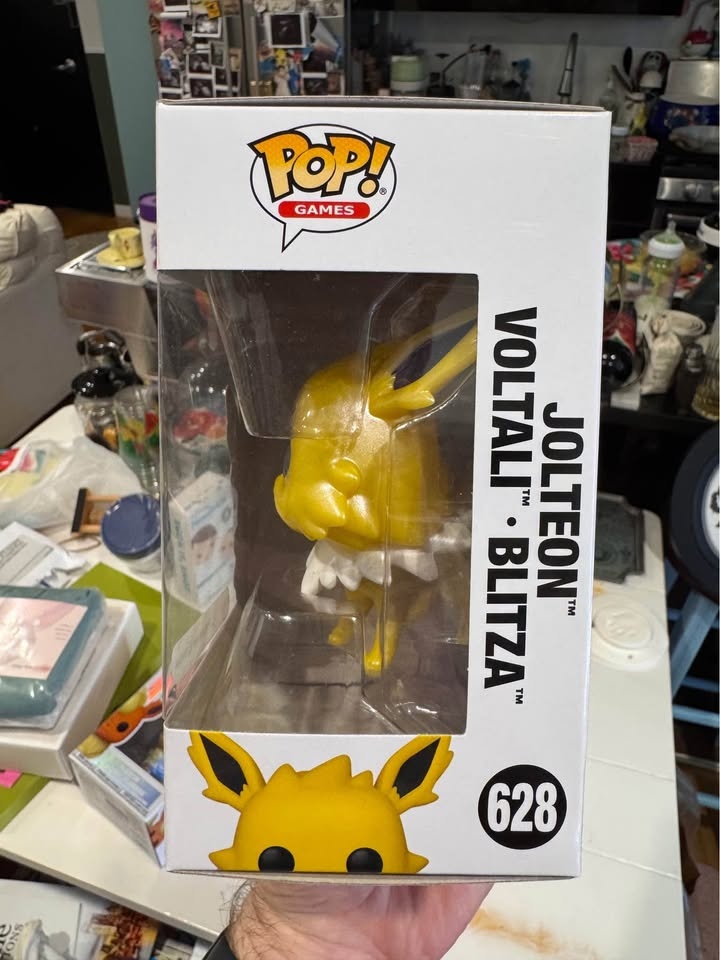 Pokemon Center Exclusive Jolteon & Flareon Funko Pops #628 & #62 - photo 5