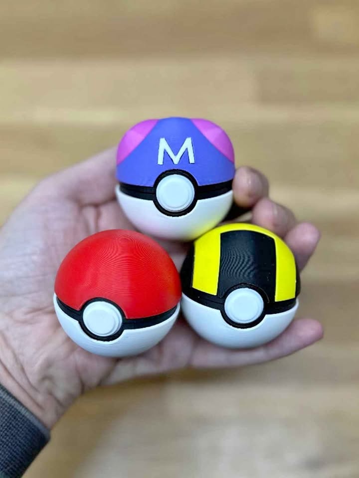 Functioning Mini Pokeball (New)