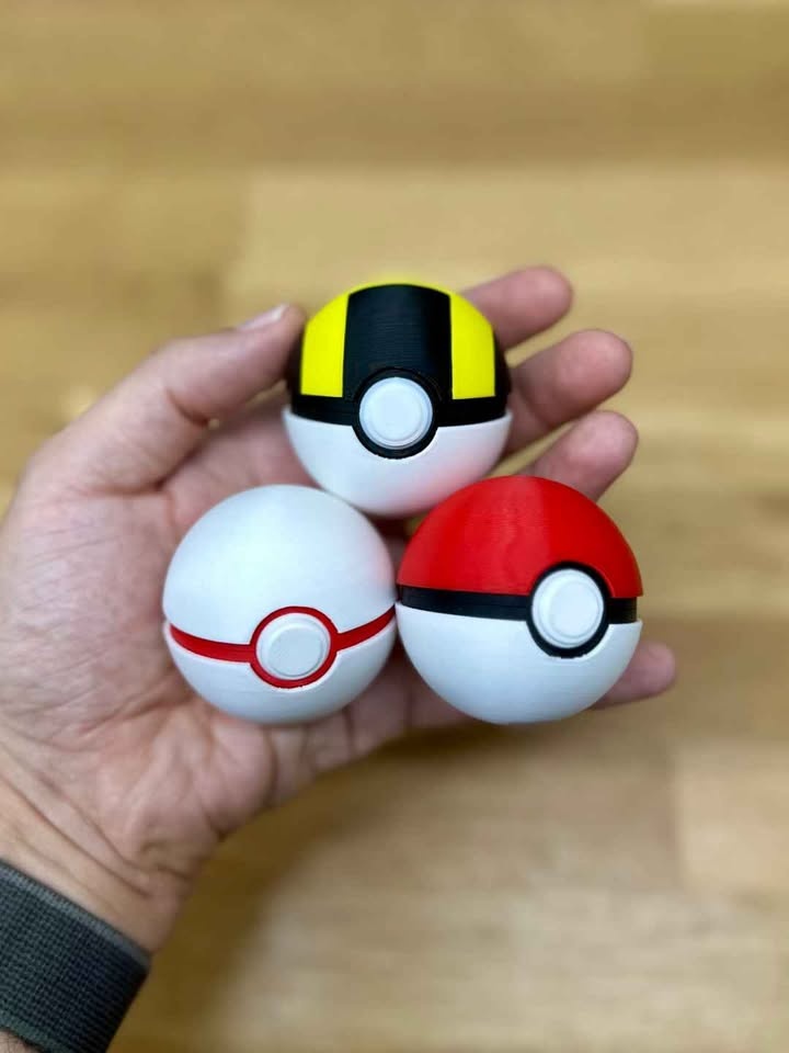 Functioning Mini Pokeball (New) - photo 2
