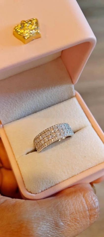 Beautiful 3 Row 3.1 ct Diamond Band Size 8