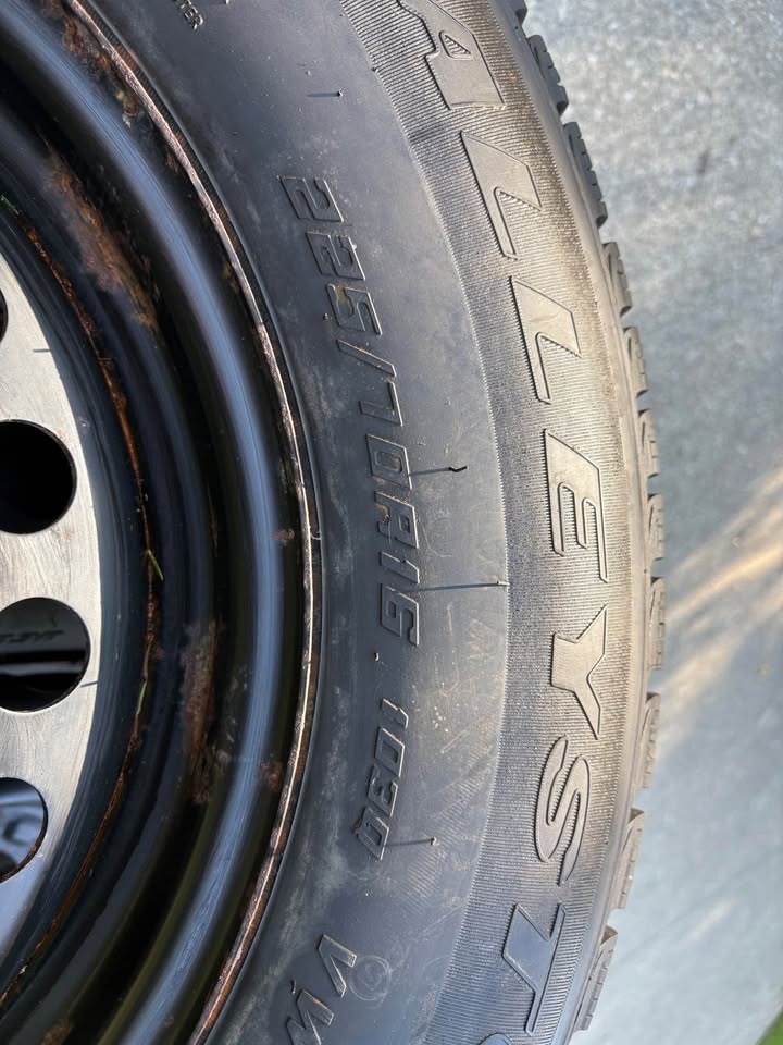 225/70R16 Winters on 114.3 Rims - photo 3