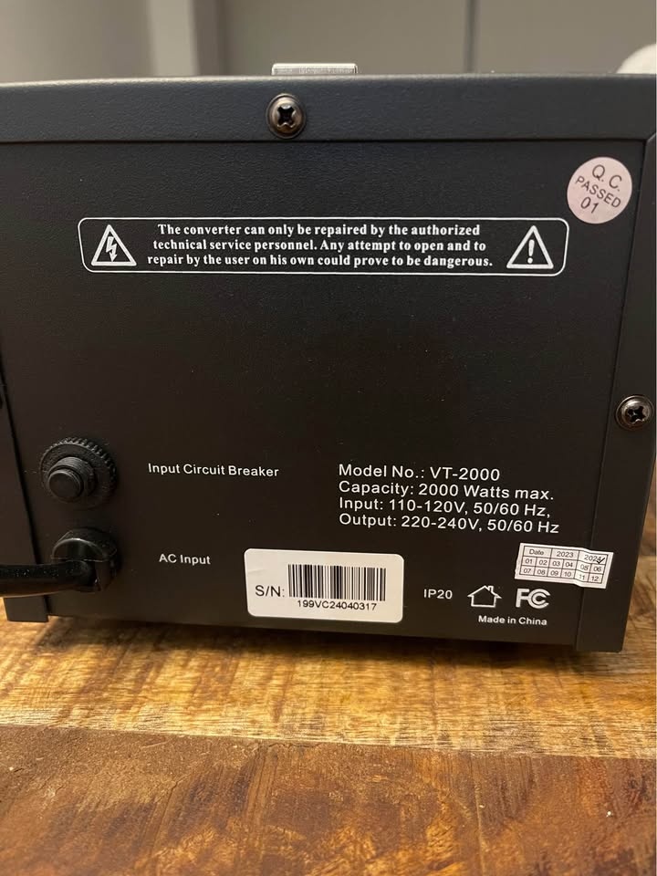 Seyas Voltage Converter VT-2000 - photo 2