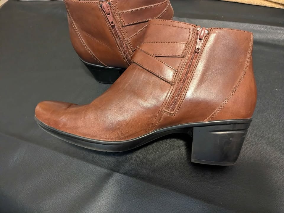 Women's Brown Clarks Booties, Size 11 - photo 5