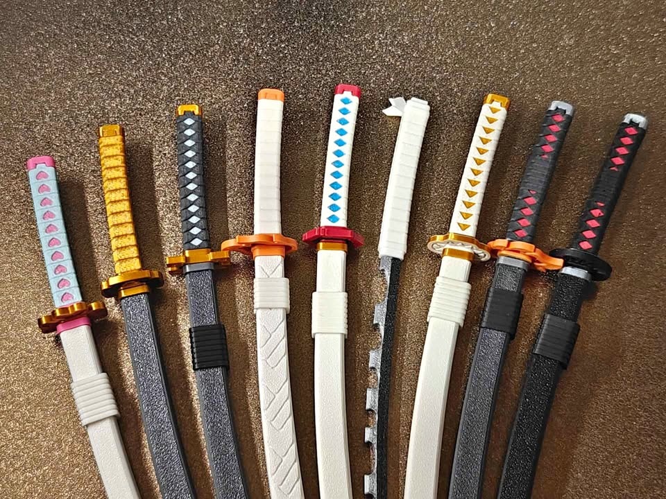 (PLA MATERIAL)Mini Kátana (Replicas)
