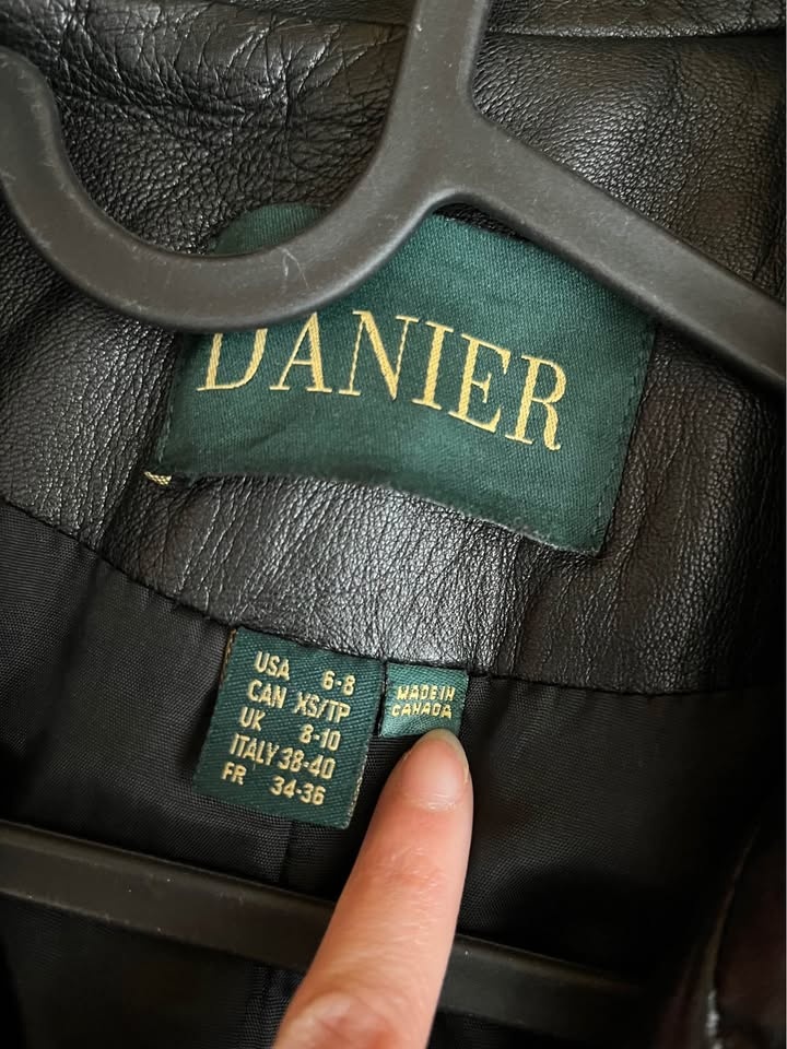 Danier Leather Jacket XS - photo 2