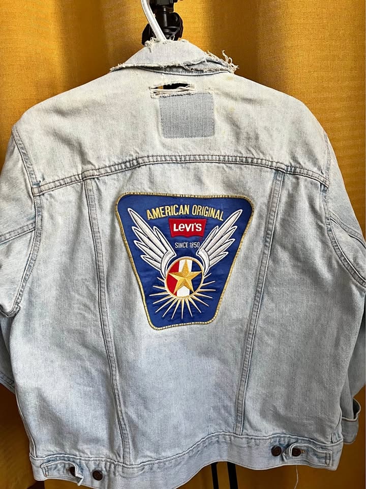 Vintage Levi’s Denim Jacket (Men’s S)