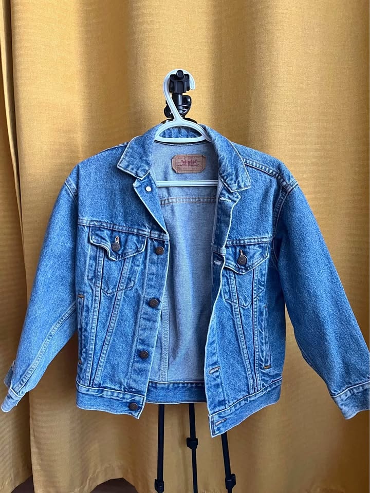 Levi’s Denim Jacket (women size 4)