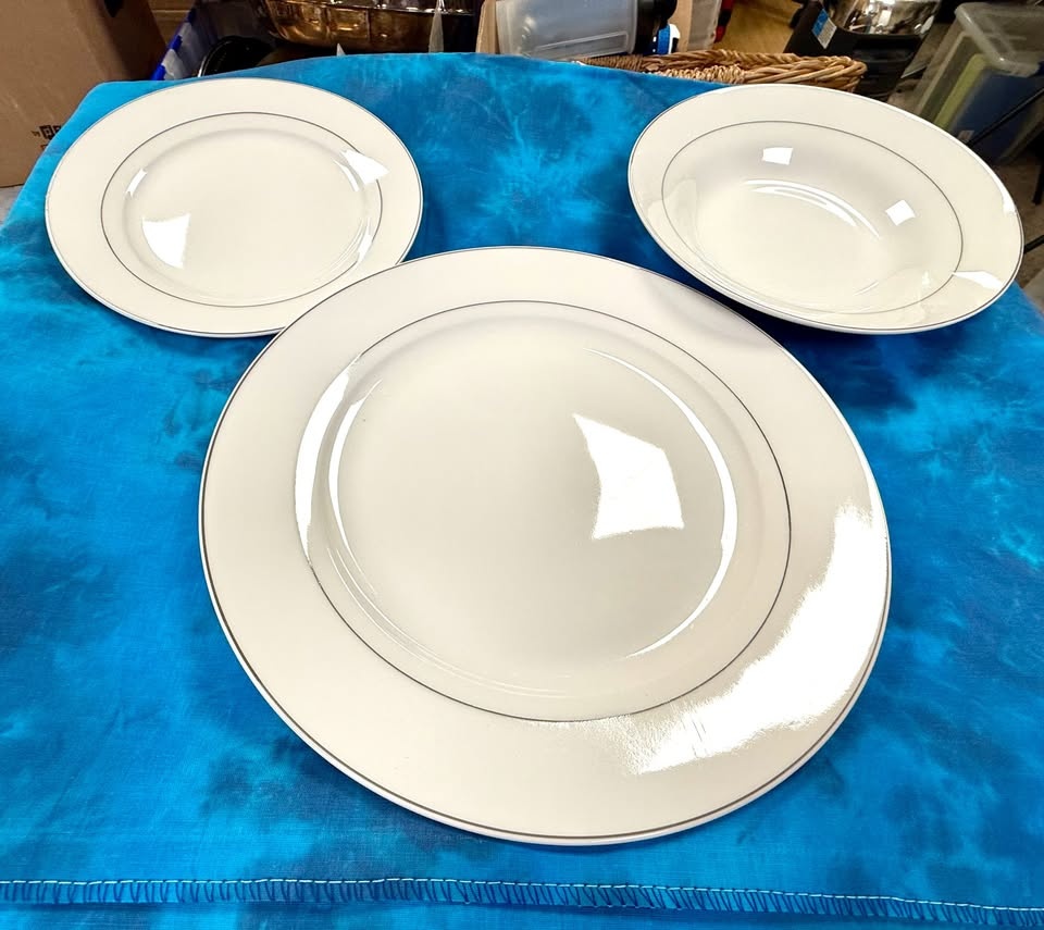 30 Place Settings - Platinum Stripe - photo 2