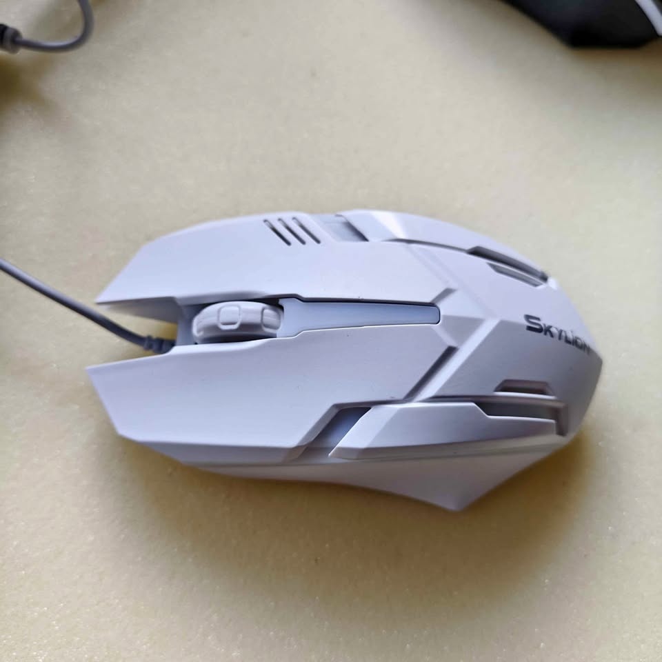 Gaming Mouse - Super Lightweight 61g (White & Black)