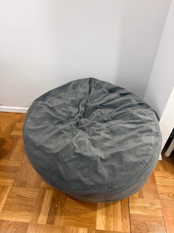 Bean bag and Cabinet - photo 2