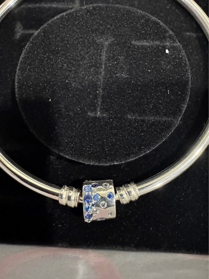 BRAND NEW Pandora Moments Blue Barrel Clasp Bangle