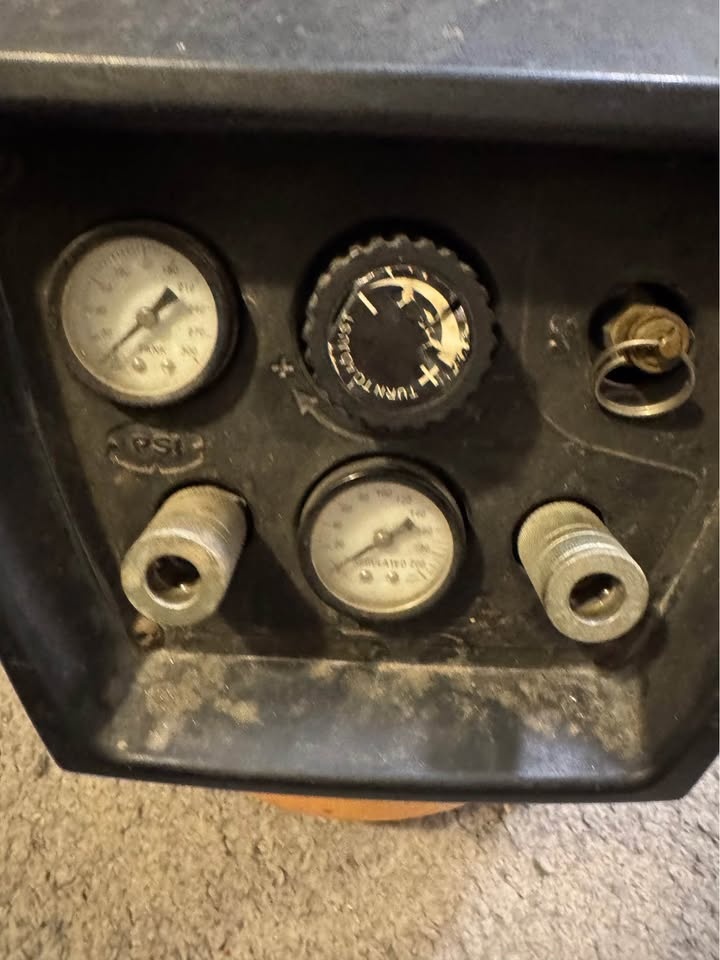 BOSTITCH 6gal air compressor-used - photo 2