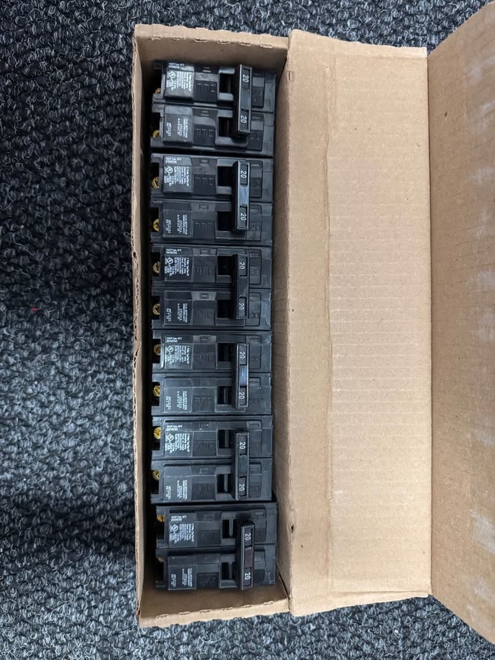 New Siemens Q220 Circuit Breakers - 2 Pole, 20 Amp - photo 2