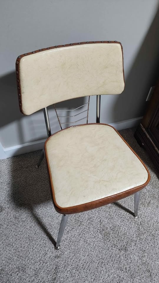 Vintage Chair - photo 2